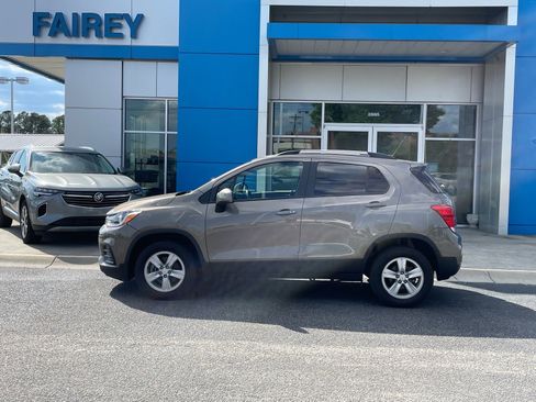 Used 2022 Chevrolet Trax LT w/ Driver Confidence Package AWD/4WD image 2