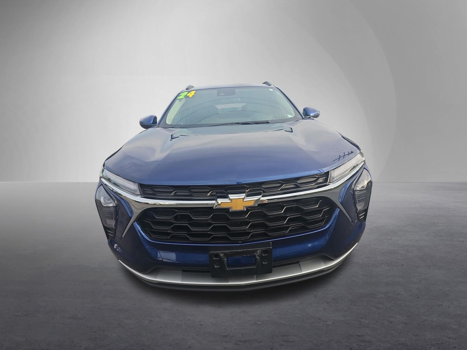 Used 2024 Chevrolet Trax LT w/ LT Convenience Package FWD image 9