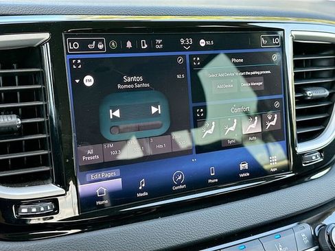 Used 2024 Chrysler Pacifica Touring-L image 14