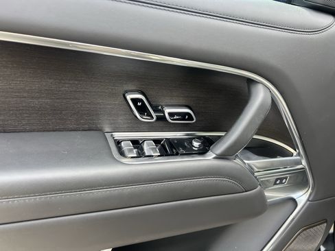 Used 2024 Land Rover Range Rover Autobiography image 13