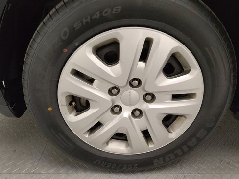 Used 2019 Dodge Journey SE image 31