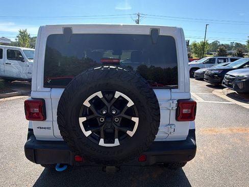 Used 2025 Jeep Wrangler Unlimited Rubicon 4xe AWD/4WD image 9