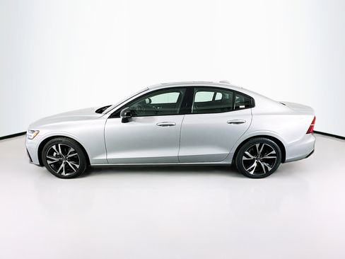 Used 2024 Volvo S60 B5 Core image 4