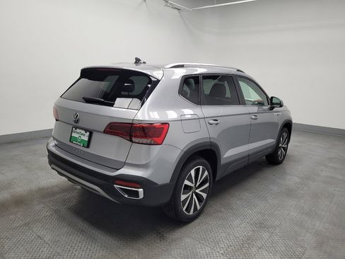 Used 2024 Volkswagen Taos SE image 9