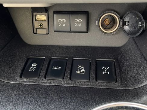 Used 2017 Toyota Highlander XLE AWD/4WD image 43