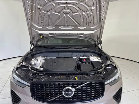 Used 2023 Volvo XC60 B5 Plus w/ Protection Package Premier AWD/4WD image 11