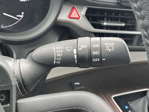 Used 2024 Toyota Sienna XLE FWD image 23