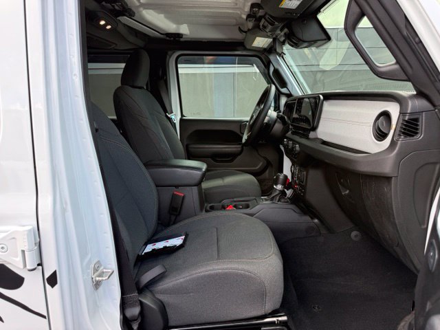 Used 2024 Jeep Wrangler Unlimited AWD/4WD image 10