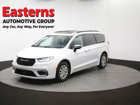Used 2023 Chrysler Pacifica Limited FWD image 57