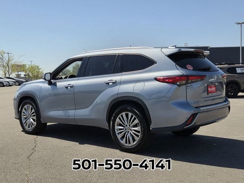 Used 2023 Toyota Highlander Platinum image 3