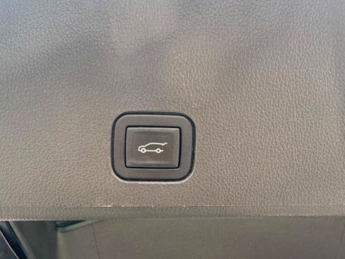 Used 2013 Cadillac SRX Luxury w/ Driver Awareness Package FWD image 18