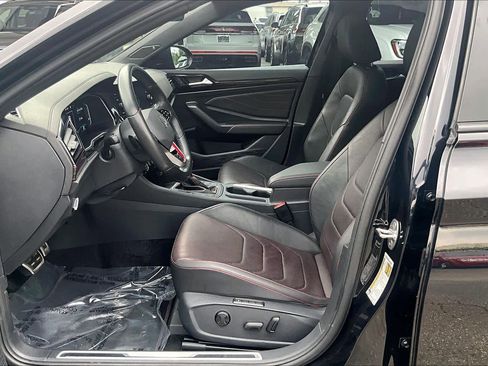 Used 2024 Volkswagen Jetta GLI Autobahn FWD image 9