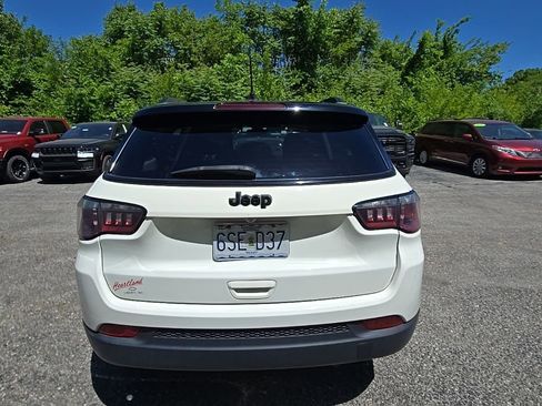Used 2018 Jeep Compass Latitude w/ Popular Equipment Group FWD image 6