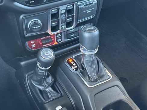 Used 2025 Jeep Wrangler Unlimited Rubicon AWD/4WD image 33