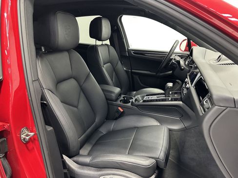 Certified 2026 Porsche Macan AWD/4WD image 43