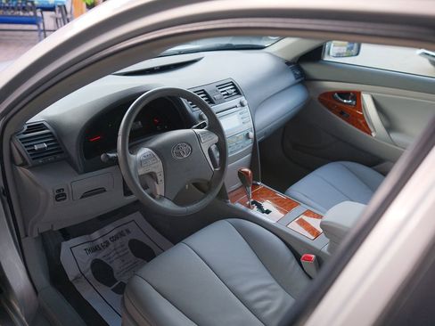 Used 2009 Toyota Camry XLE FWD image 38