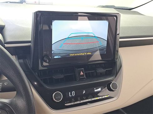 Used 2025 Toyota Corolla LE image 29