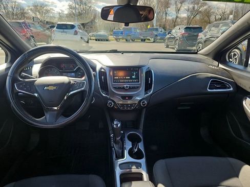 Used 2017 Chevrolet Cruze LT w/ Convenience Package image 13