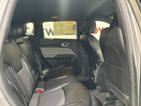 Used 2023 Jeep Compass Latitude AWD/4WD image 13