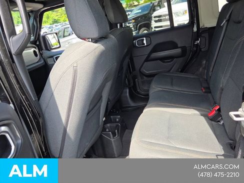 Used 2025 Jeep Wrangler Unlimited Sahara AWD/4WD image 8
