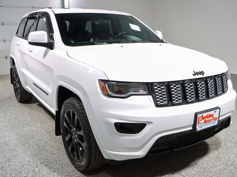 Used 2022 Jeep Grand Cherokee Laredo X image 5