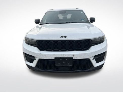 Used 2023 Jeep Grand Cherokee Altitude AWD/4WD image 6