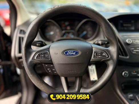 Used 2018 Ford Focus SE FWD image 13