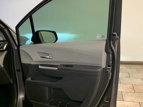 Used 2021 Toyota Sienna XLE image 52