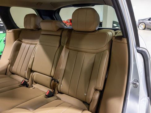 Used 2025 Land Rover Range Rover SE image 34