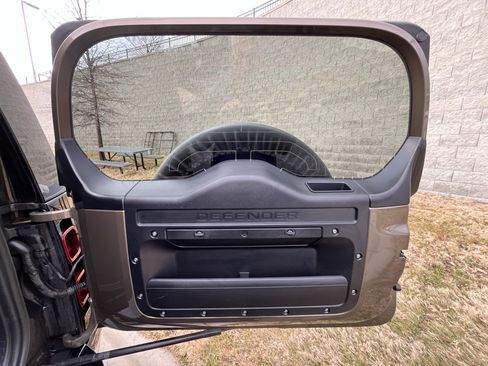 Certified 2024 Land Rover Defender 110 X-Dynamic SE image 36