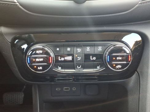 Used 2023 Buick Encore GX Select w/ Sport Touring Package AWD/4WD image 25