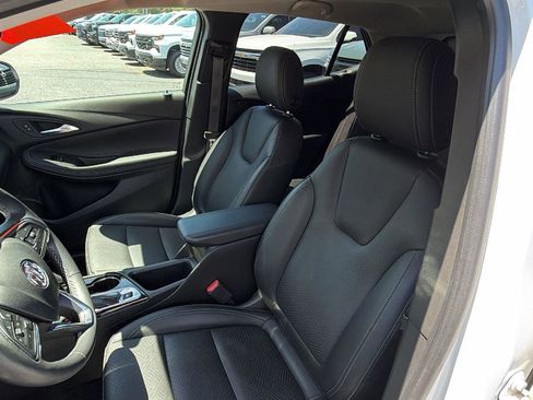 Used 2022 Buick Encore GX Essence FWD image 13