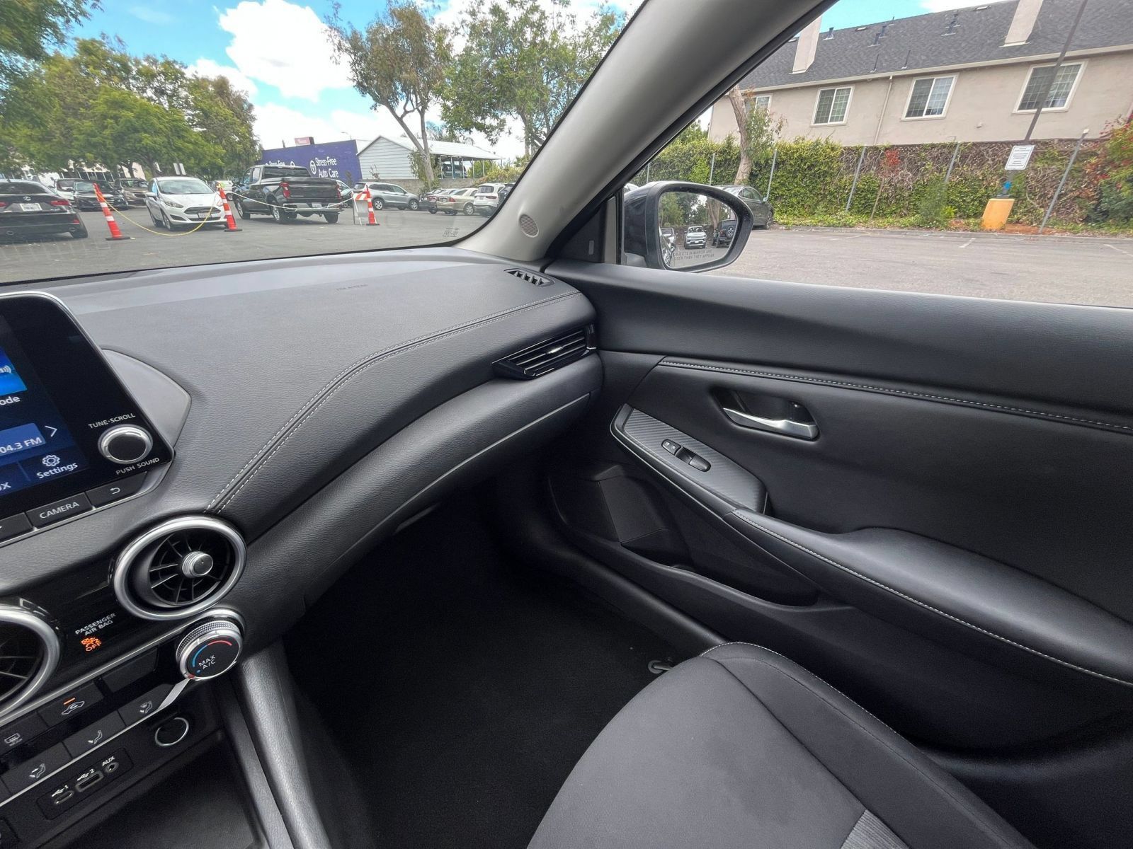 Used 2025 Nissan Sentra SV FWD image 32