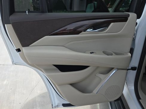 Used 2017 Cadillac Escalade Premium Luxury image 27