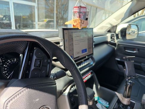 Used 2022 Toyota Tundra Limited image 7