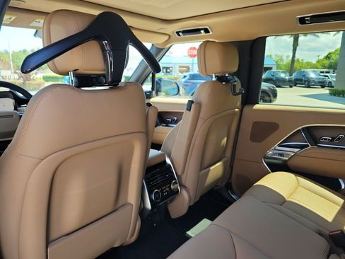 New 2026 Land Rover Range Rover Long Wheelbase SE AWD/4WD image 17