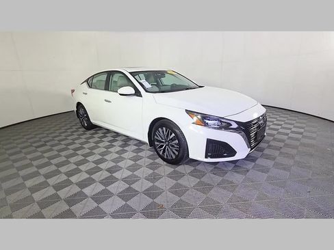 Used 2024 Nissan Altima 2.5 SV w/ SV Premium Package FWD image 34