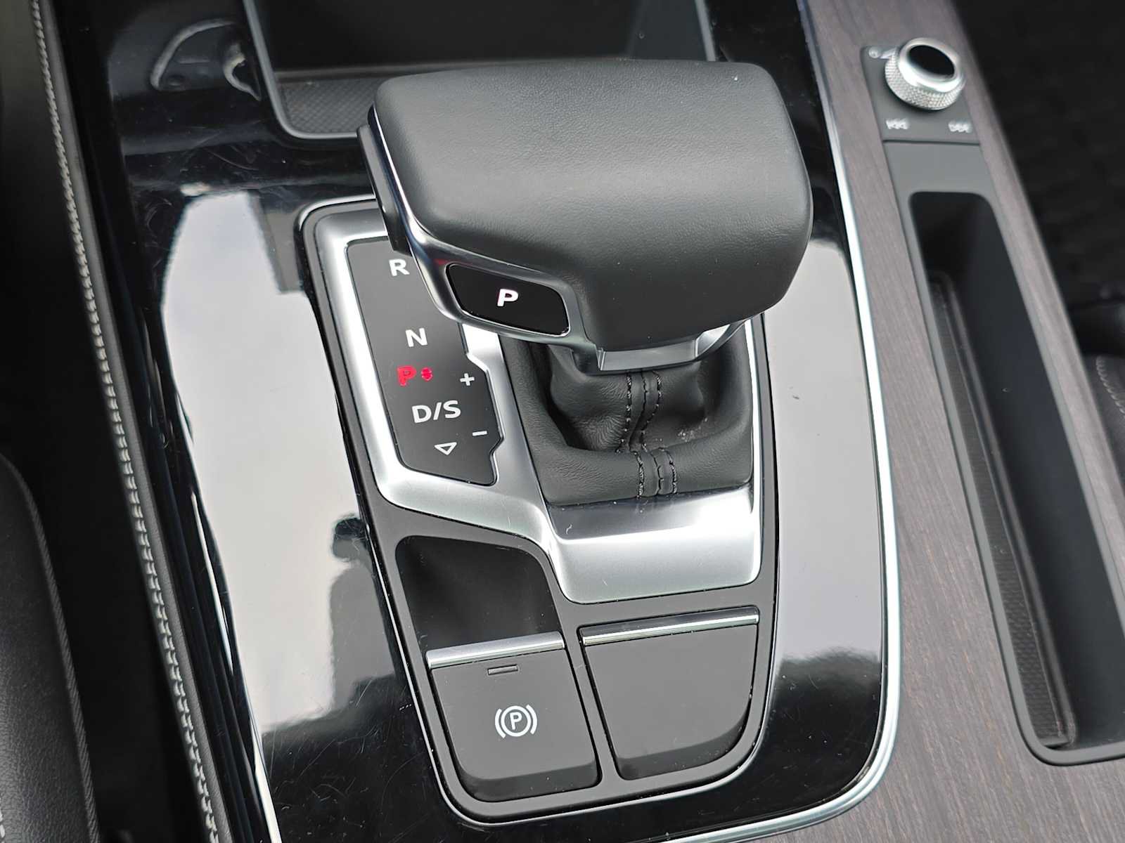 Used 2022 Audi Q5 e Premium Plus AWD/4WD image 29