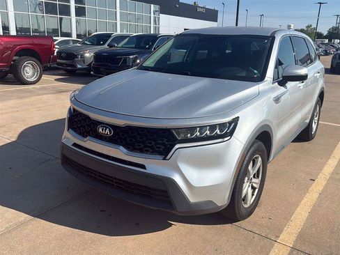 Used 2021 Kia Sorento LX AWD/4WD image 2