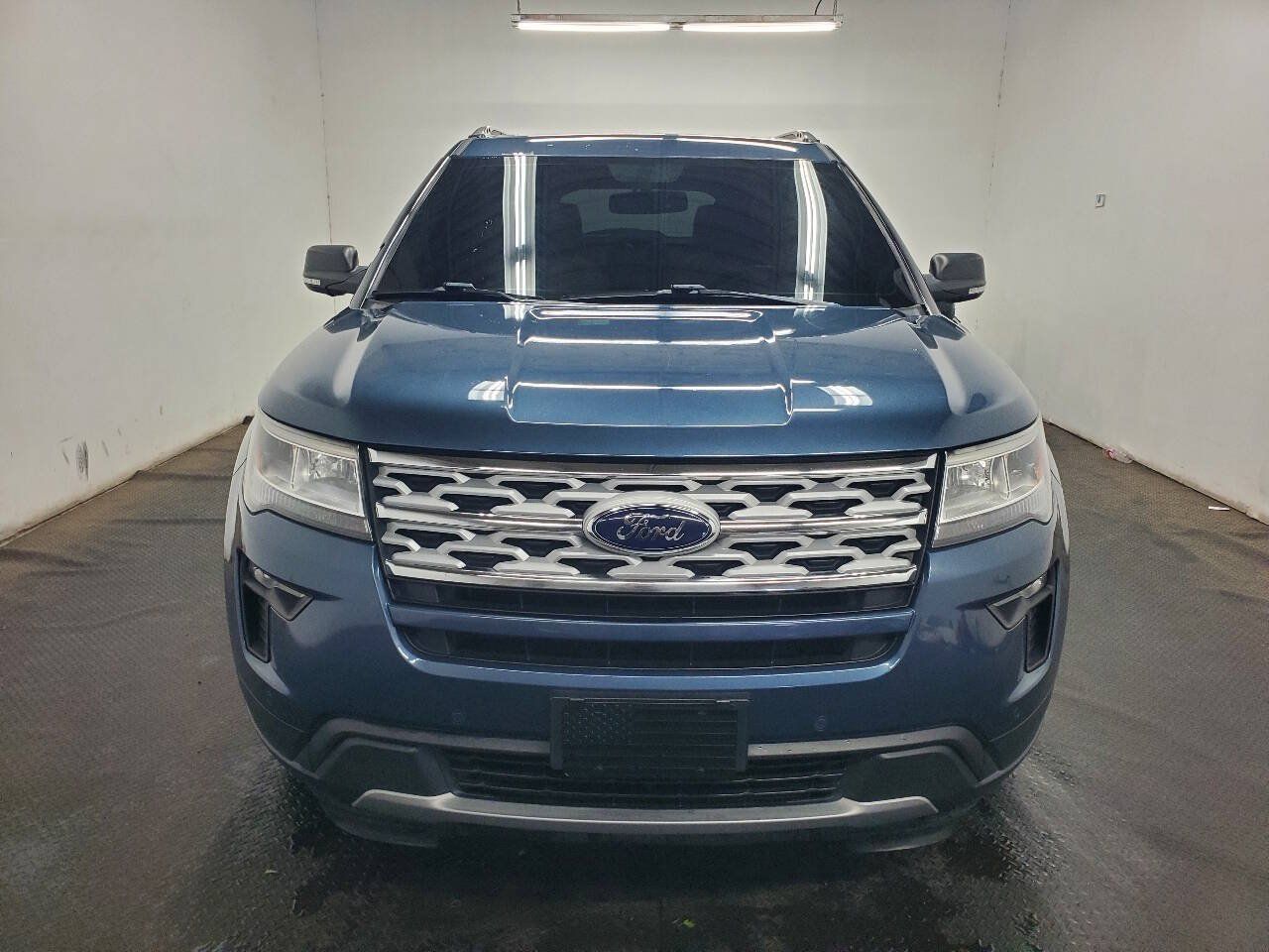Used 2019 Ford Explorer XLT w/ Equipment Group 202A AWD/4WD image 2