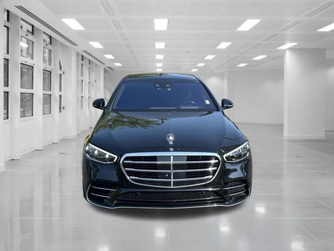 Used 2022 Mercedes-Benz S 580 4MATIC Sedan image 2