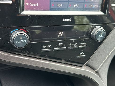 Used 2020 Toyota Camry SE FWD image 18