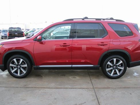 Used 2023 Honda Pilot Touring image 4