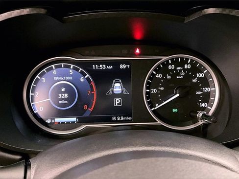 New 2025 Nissan Versa SR w/ Trunk Package image 23