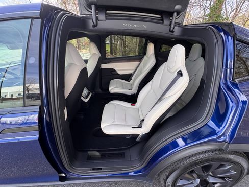 Used 2023 Tesla Model X image 44