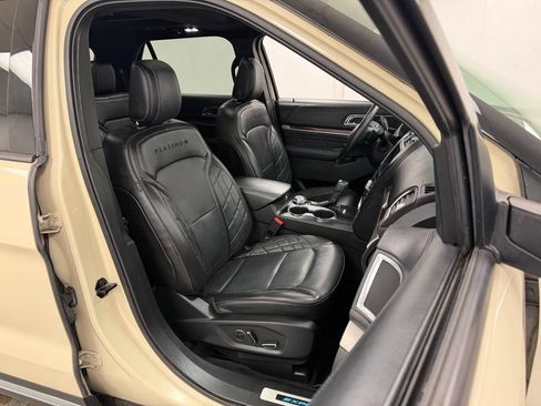 Used 2018 Ford Explorer Platinum AWD/4WD image 12