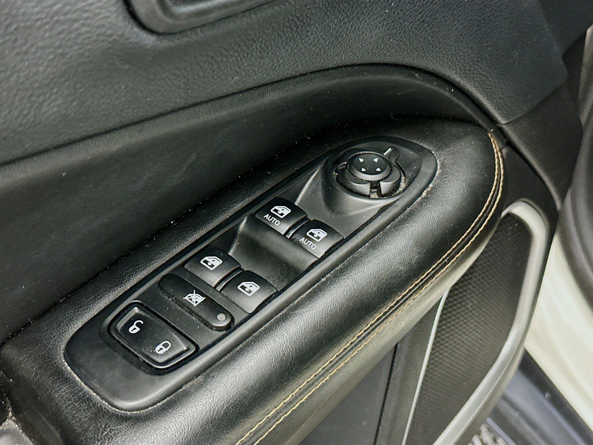 Used 2018 Jeep Compass Limited AWD/4WD image 15