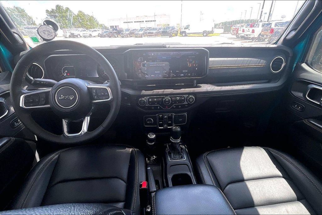 Used 2024 Jeep Wrangler Unlimited Sahara w/ Safety Group AWD/4WD image 15