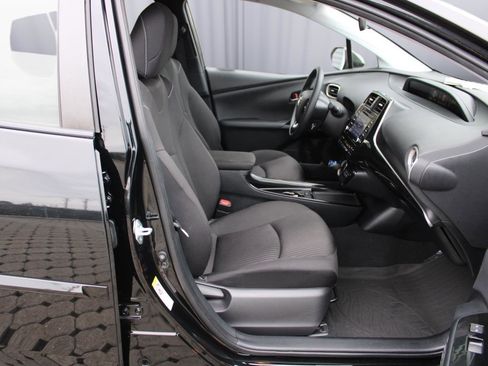 Used 2021 Toyota Prius Prime LE image 34