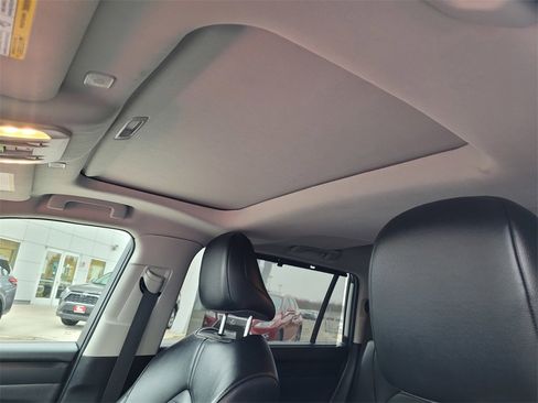 Used 2024 Toyota Highlander XLE image 8